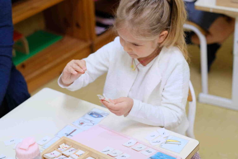 “Una lezione Montessori è più facile da organizzare in privato che in pubblico”